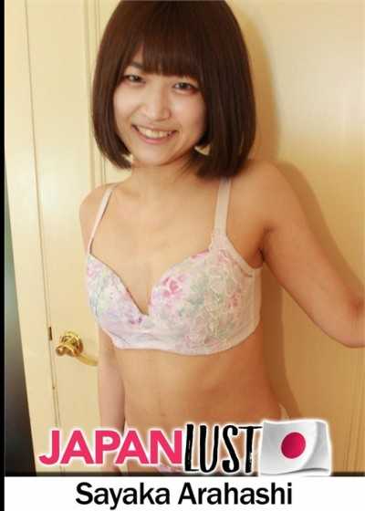 可愛的日本青少年喜歡騎著肉棒進行火辣第一人稱視角中出