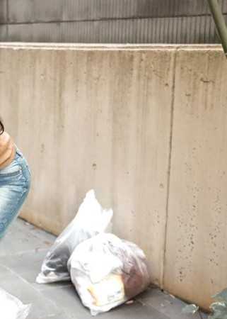 朝ゴミ出しする近所の遊び好きノーブラ奥さん 坂谷しほ