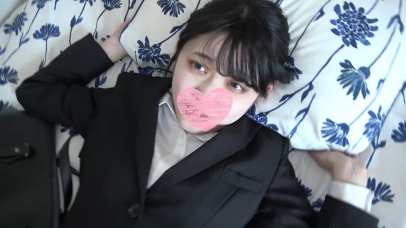 乡下主播偶像级美少女由美。穿着不习惯的求职服闷絶无套抽插。小穴大量潮吹2发大量中出。