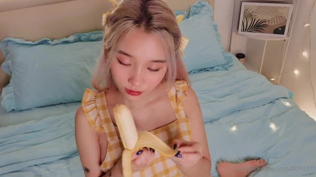 Onlyfans - irisadamsone 想用你的鸡巴测试奶子的弹性度