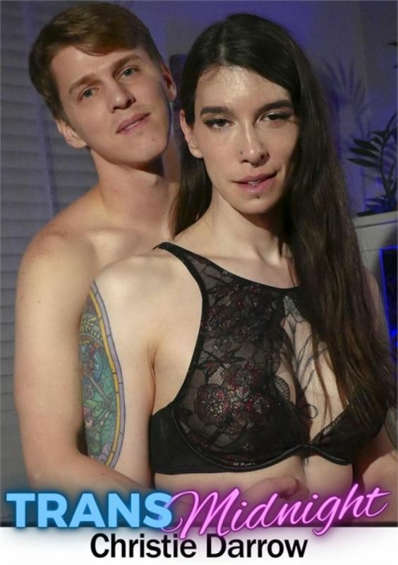 性感變性人克里斯蒂·達羅將大屌插入她的體內