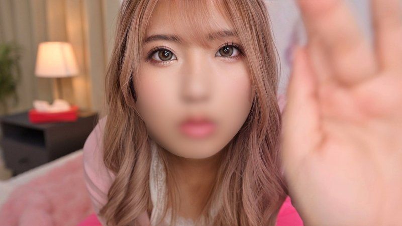 用粉絲滿足性慾的癡女Cosplayer。為了滿足性慾,以變態裝扮突襲粉絲家中進行性交