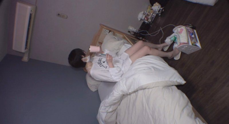 黑髮短髮抖M女人的淫穴。成為人氣咖啡廳女郎前的情色自拍2次中出。特典:吞精口交