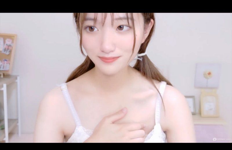 展現大膽掰穴的黑色長髮白皙清純妹