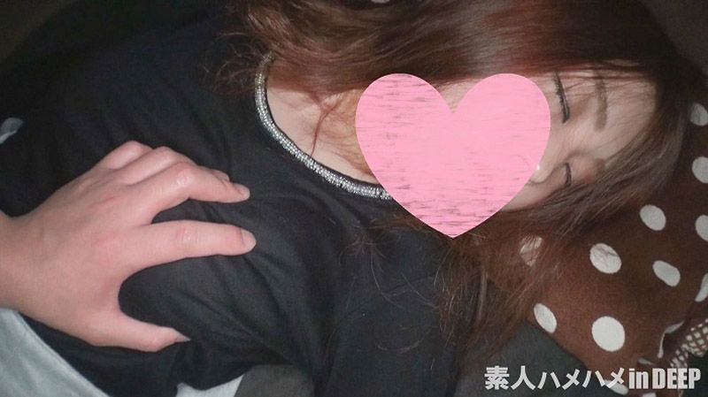 【无・素人私拍】让人想当妹妹的女孩无毛私处中出！！承诺的夜袭