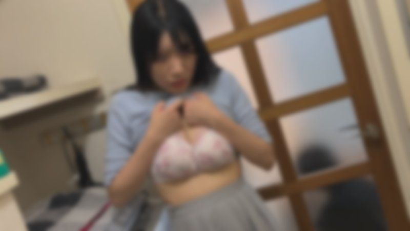 [Private Filming] A wife who gushes profusely. She serves while her husband watches from the side. Though she feigns reluctance,she releases a massive amount,soaking even her subordinate