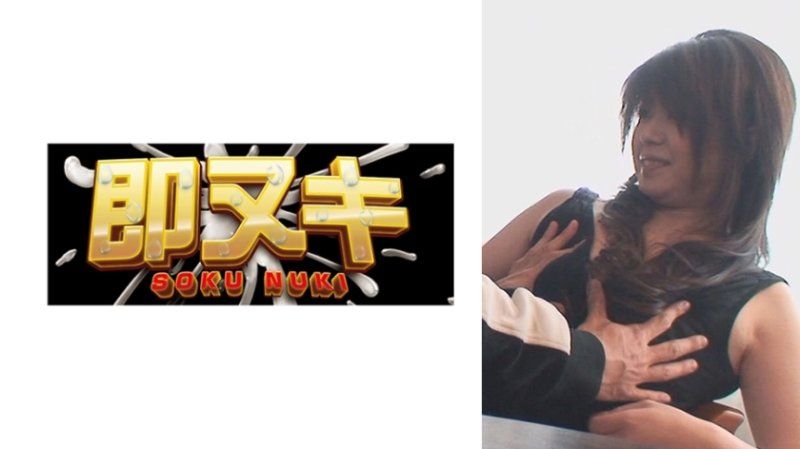 稍微推一下就可以的美人妻子被認真搭訕！雖然用言語拒絕，但實際上卻期待著從身體接觸到內射性愛！