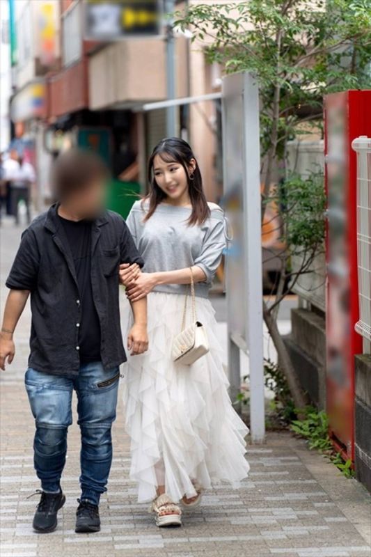 【ハメ電NTR】デート中にマッチョセフレに呼び出され バチボコ生中出し【激ヤバ個撮】